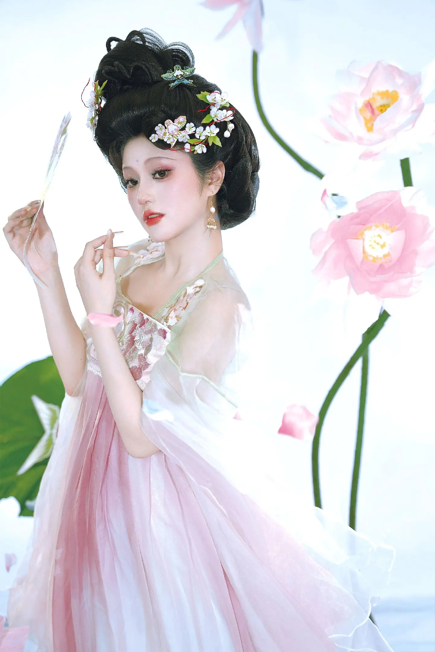 忙趁东风放纸鸢。