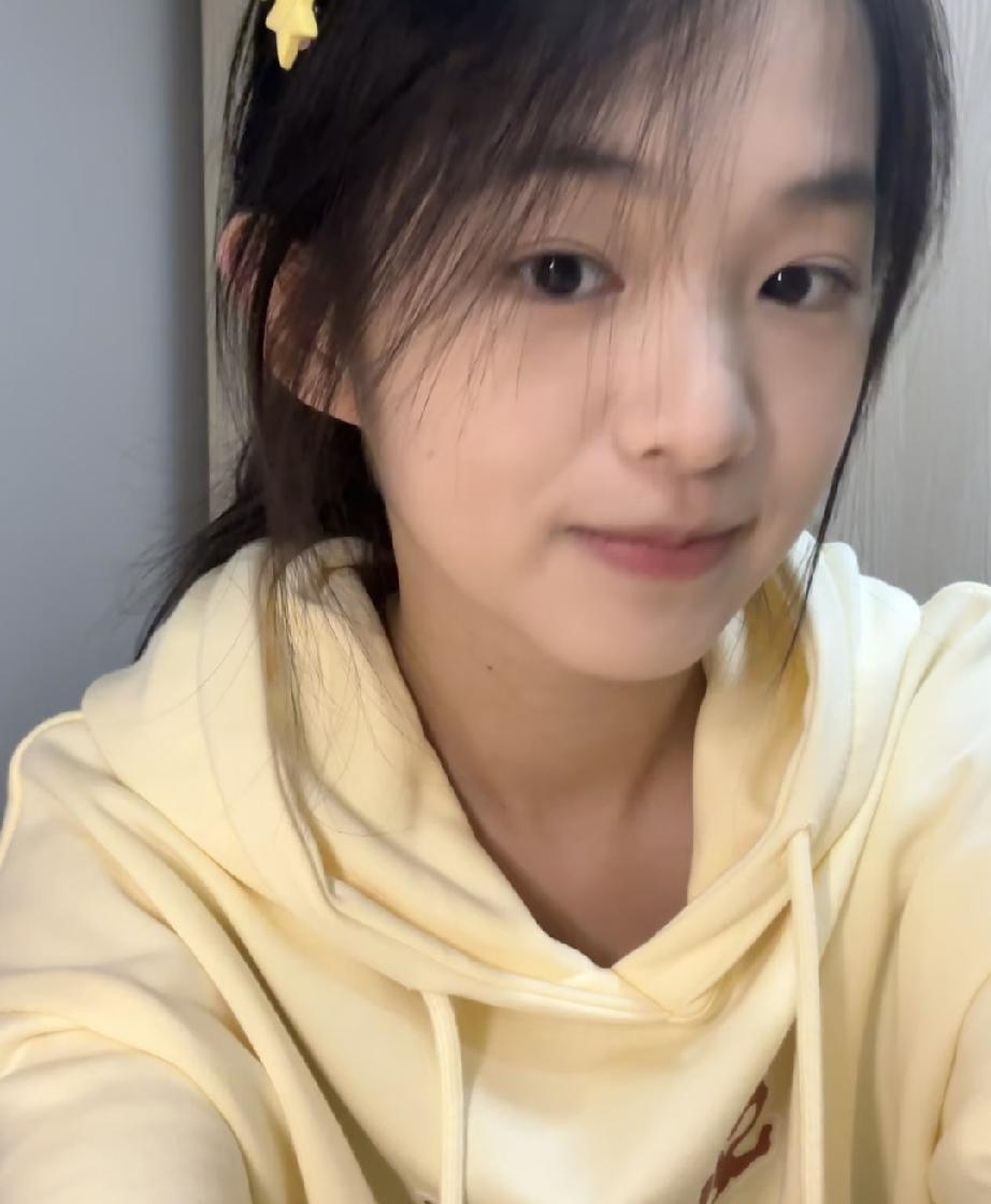 我今年读大一，有个秘密烂在肚子里整整六年，连我亲妈都没敢透一个字。

初二那年拿
