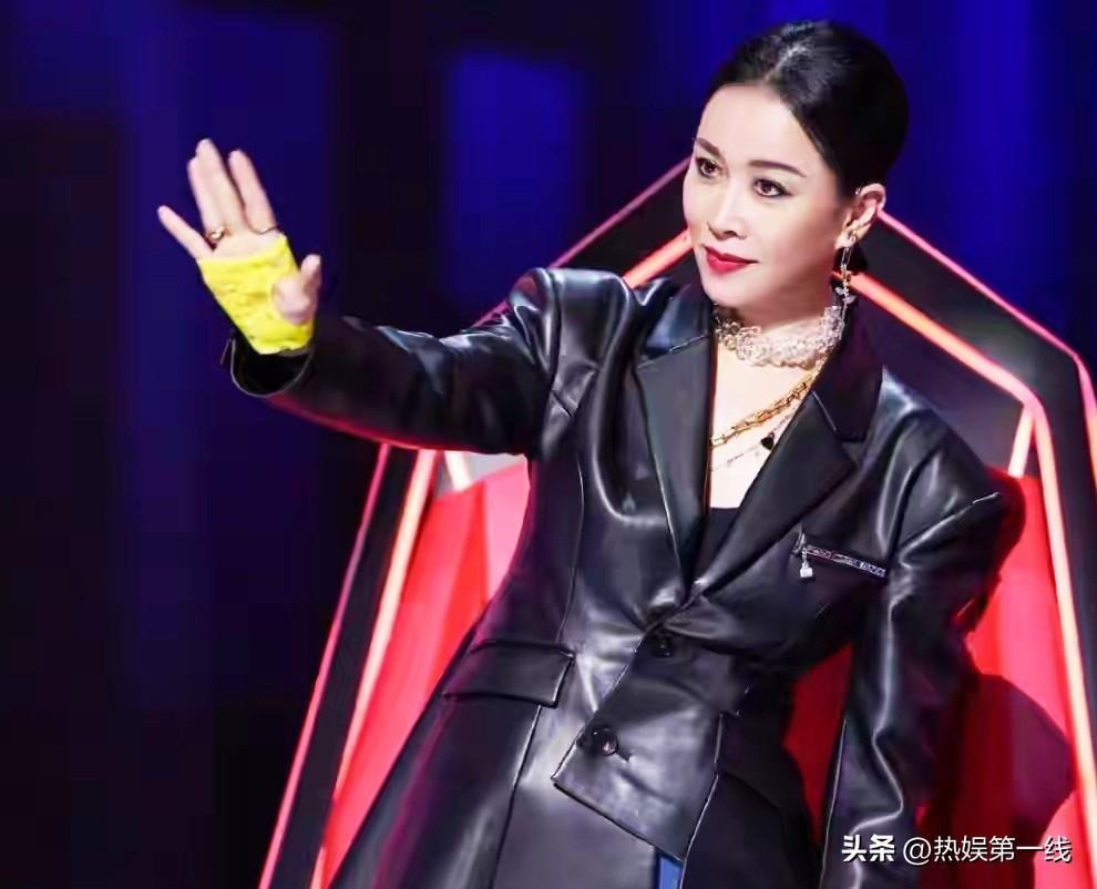 22年过去，那英成歌坛天后，抛弃妻儿的高峰却在直播间无人问津，这结局太扎心！
