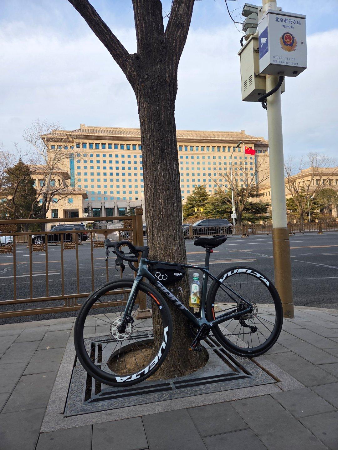 天儿好骑个车。 