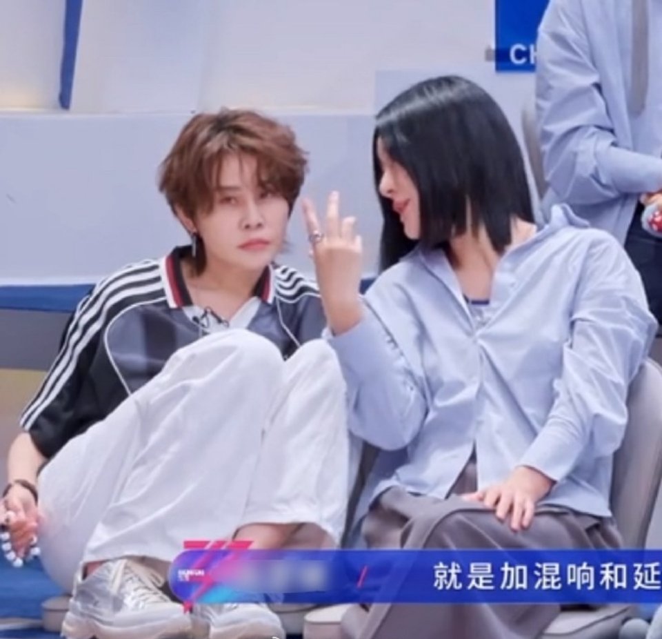 王濛瘦成鹿晗了 这个王濛现在帅成啥样了，小卷毛➕清晰下颌线，姐太帅了，大师课没白