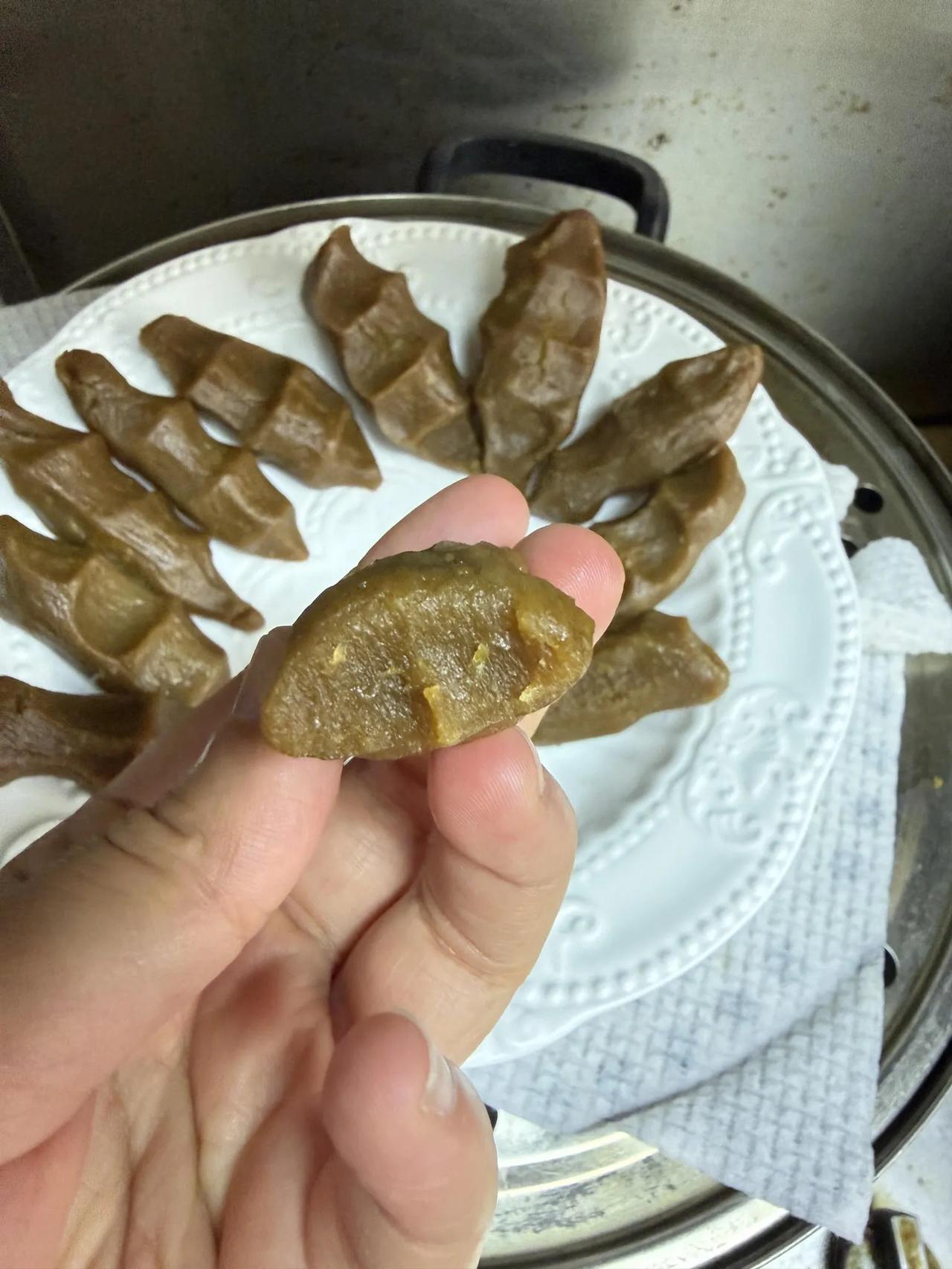 小时候的味道
以前都是爷爷奶奶给我做的这些吃食
现在我学着也做会了
冬天我很爱番