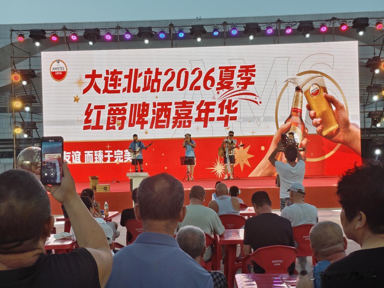 大连，海滨城市。

立秋前这段时间，大家都是奔着避暑来大连的。白天最高25℃的气
