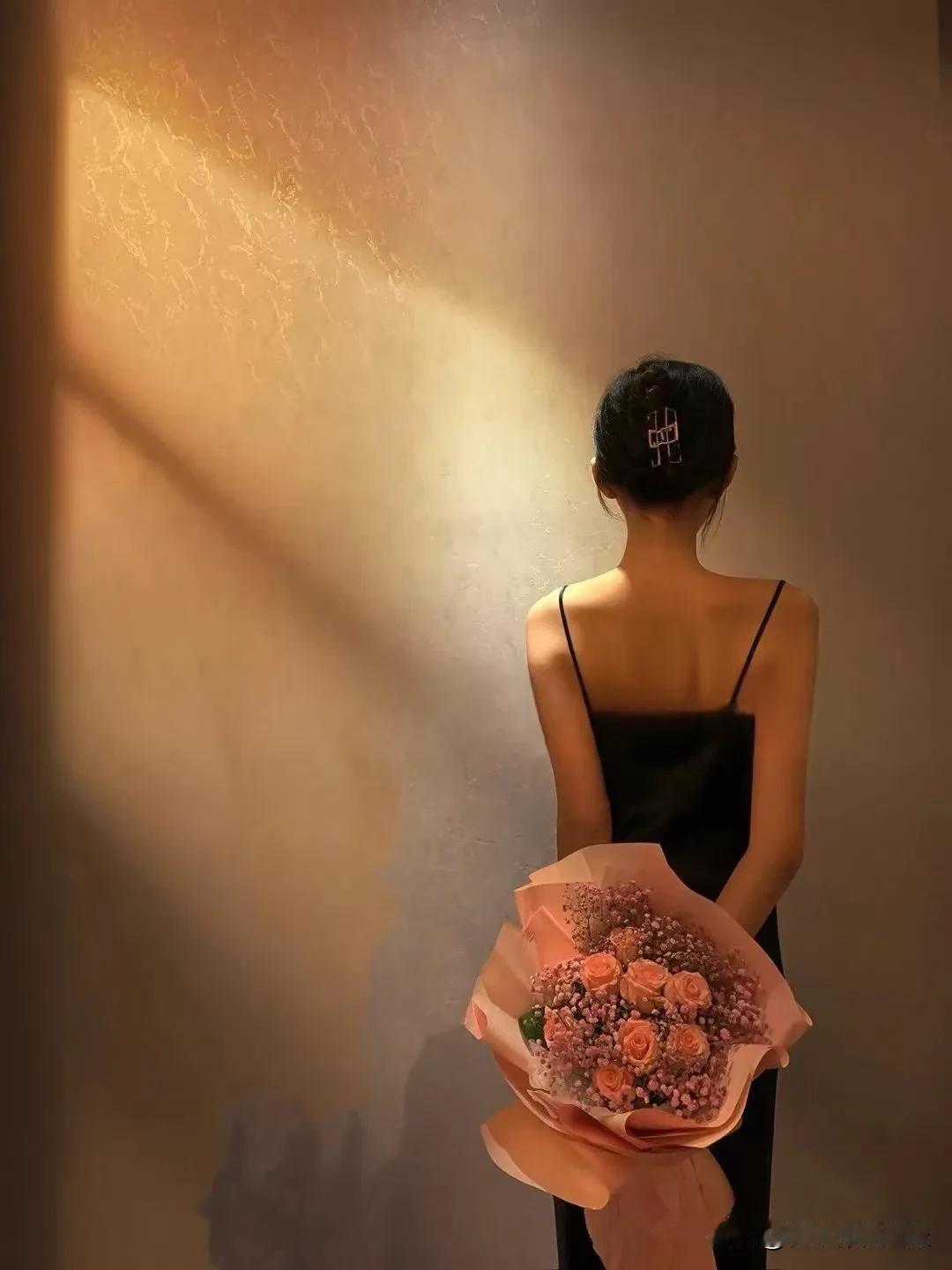 花有花期，人有时运，
只要在变好，慢一点又何妨。