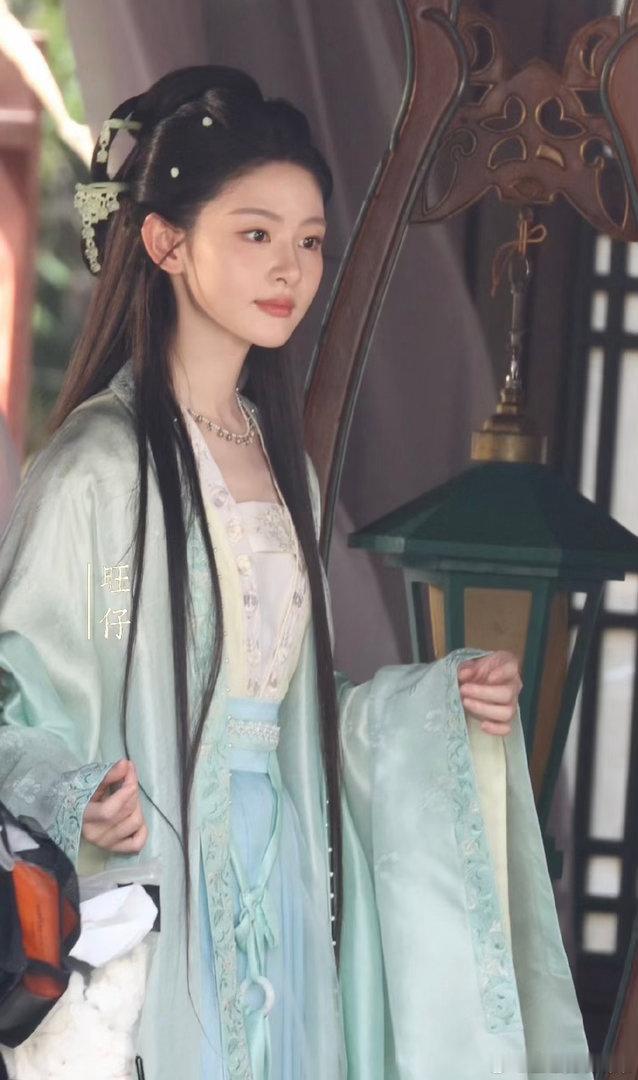 被赵晴路透惊艳到了赵晴温婉如玉具像化 真的是被路透惊艳到了呀，我们的赵晴温婉如玉