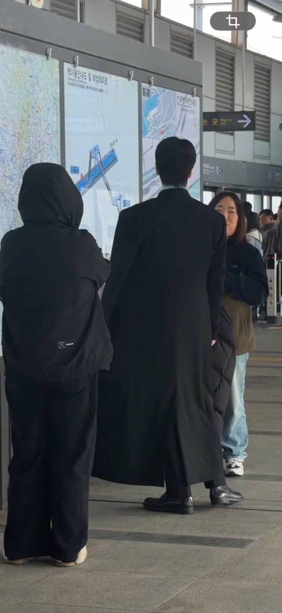 【热帖】李浚赫 新剧祭司服路透 