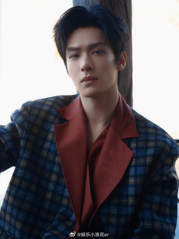 程相否认与李佳洁恋情程相李佳洁否认恋情 网曝程相李佳洁恋情，称两人一起跨年、马尔