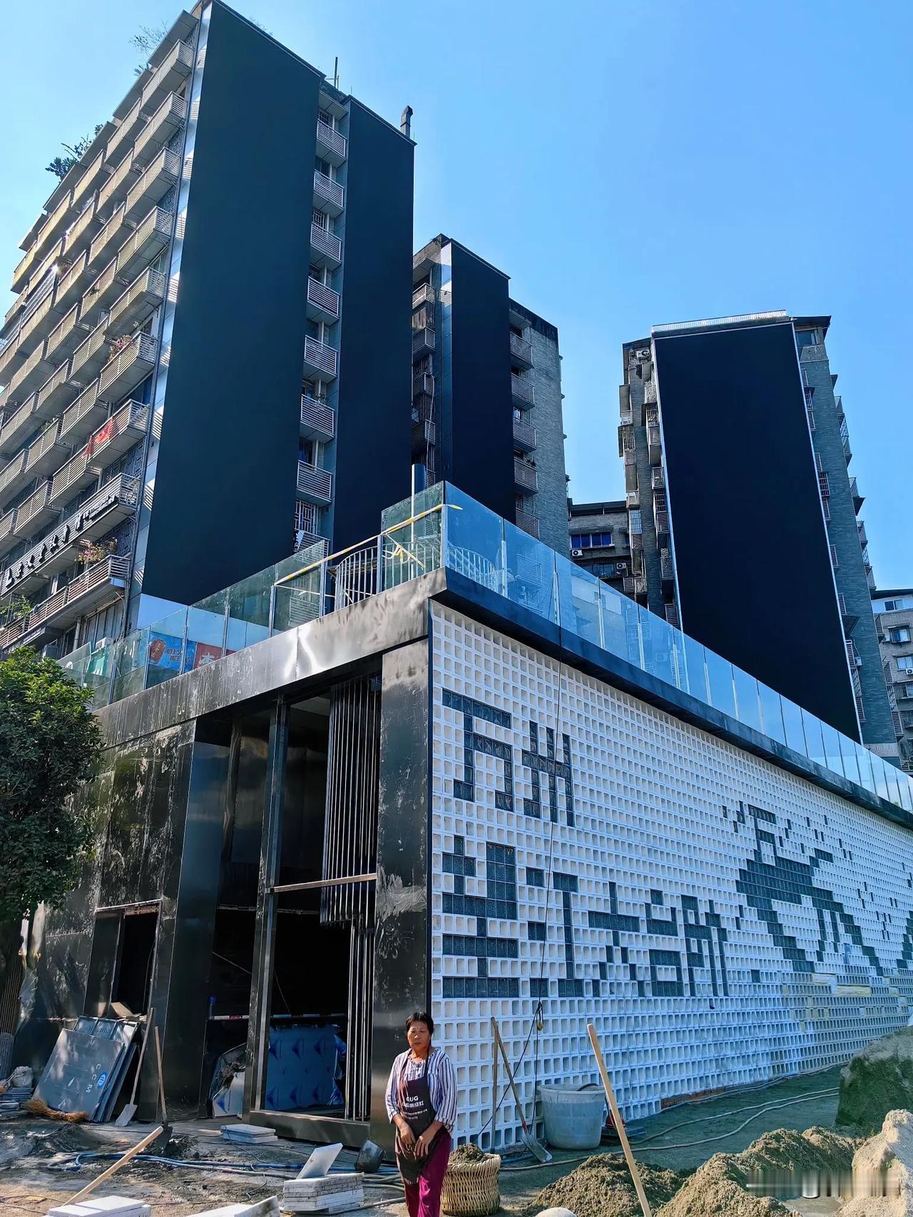 国庆渐近，万州区望江大台阶、双拥宣传、万州八景示意图，部分施工完成，期待早日开放