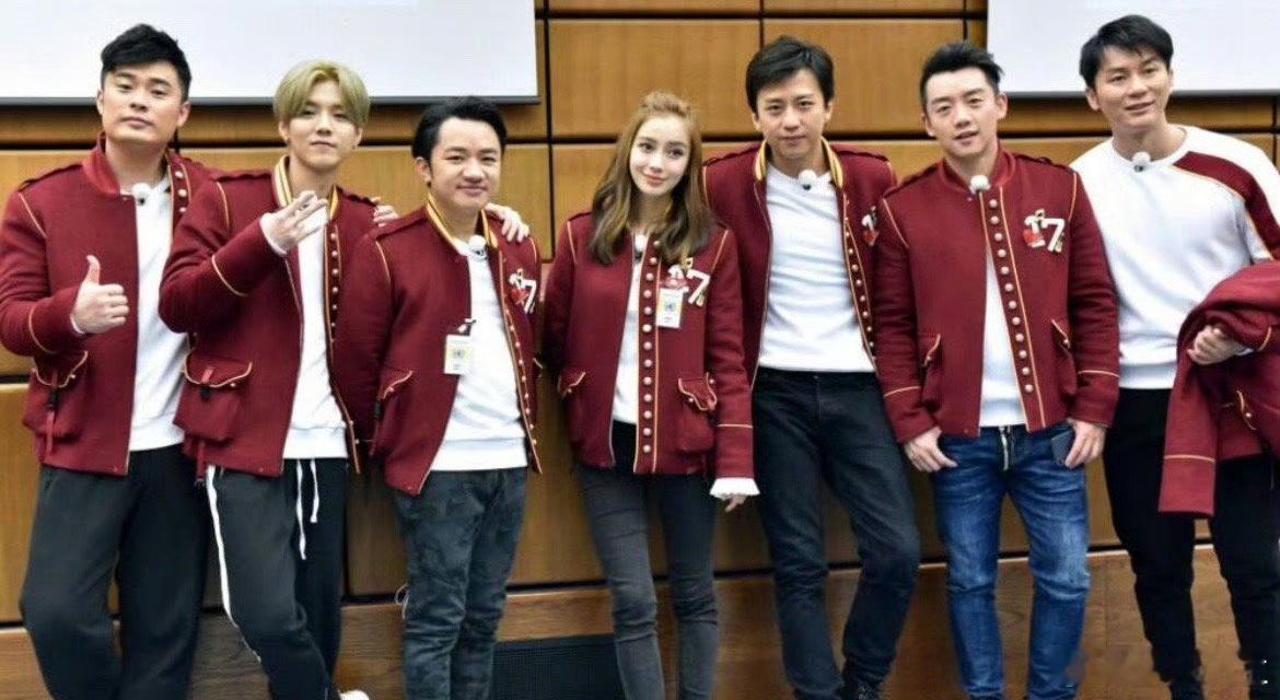 刚开始参加跑男时的#angelababy# ，真可谓是如日中天，众星捧月啊！而如