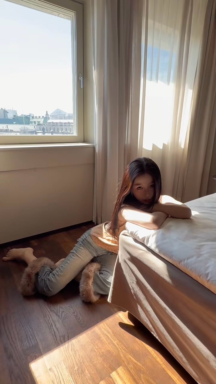 不是啊怎么会有人出片如此轻易的啊🥲简简单单摆摆就美成这样 