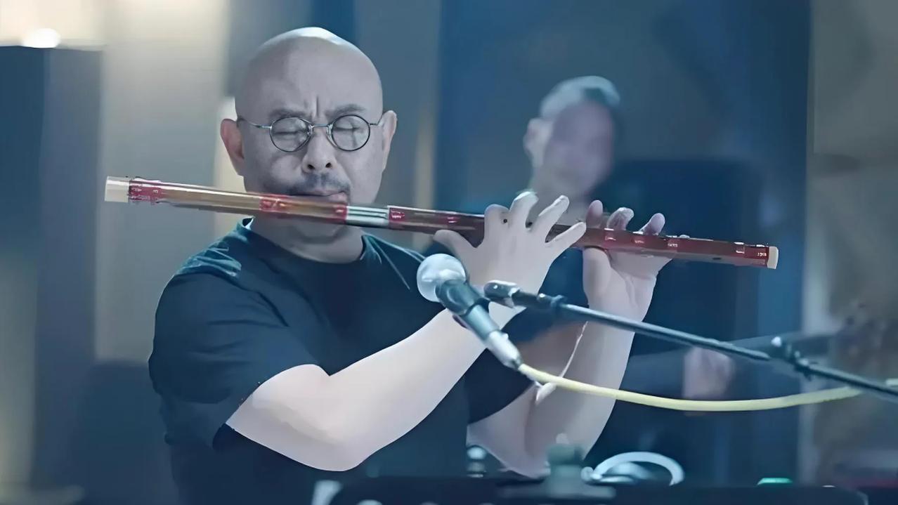 刀郎的歌曲之所以广受人们的喜爱，原因可以从多个维度来解析。首先，他的音乐作品蕴含