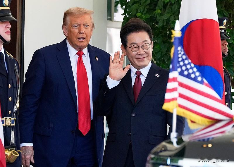 韩国瑟瑟发抖！特朗普在最新的表态中再次点名批评韩国，并且吐槽：“如果他们不愿意帮