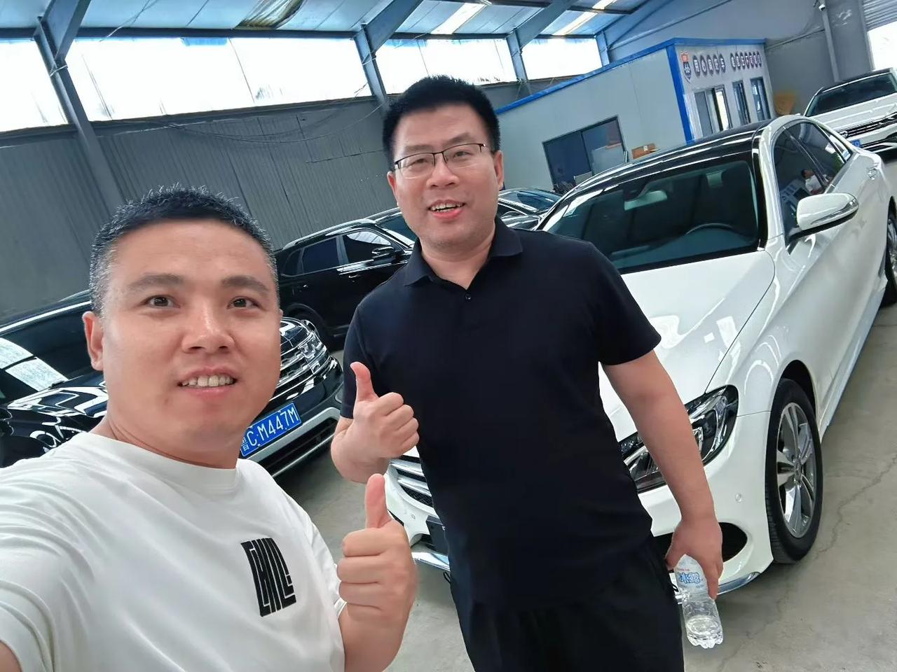 给石家庄的哥淘的18款奔驰C200L运动，交车[玫瑰]长我几岁，沟通很顺畅。
