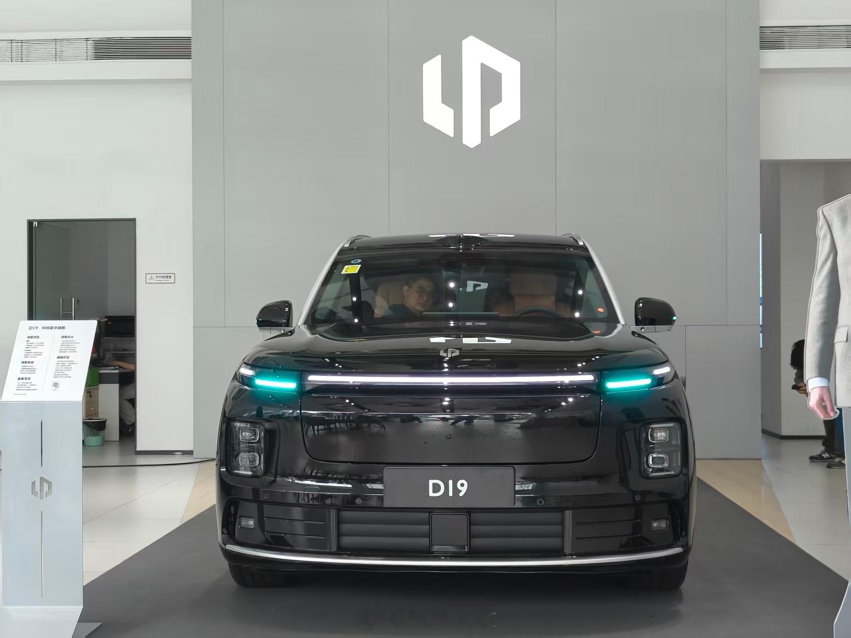 生活手记 碰巧来到了零跑4S店，零跑D19这车体验不错~ 