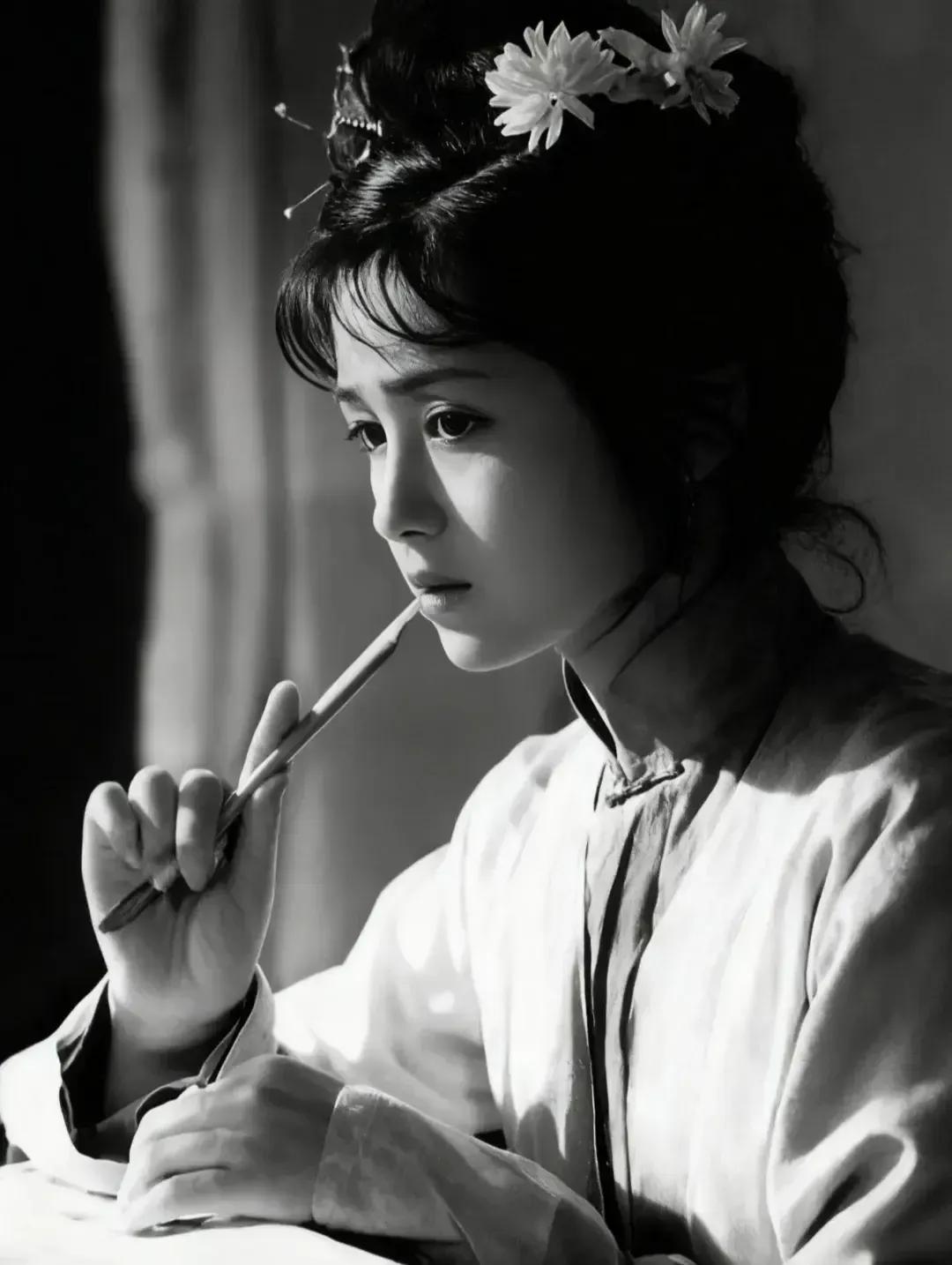 张蕾饰演林黛玉试妆照：文学史里的诗魂重现！
张蕾曾是林黛玉有力竞争者，气质与演技