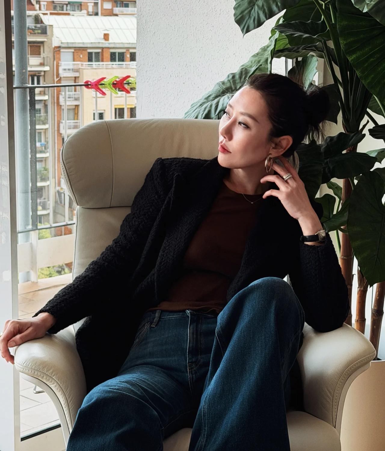 我们已经不是吃一颗糖就能开心的年纪。
大多时候女人的脆弱，缺的不是爱和尊重，缺的