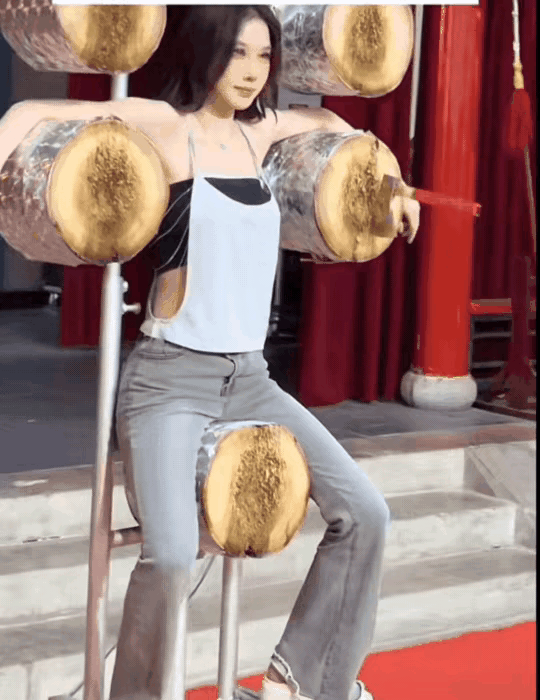 妹子为了钱，也是拼了！一般人真的吓坏了！