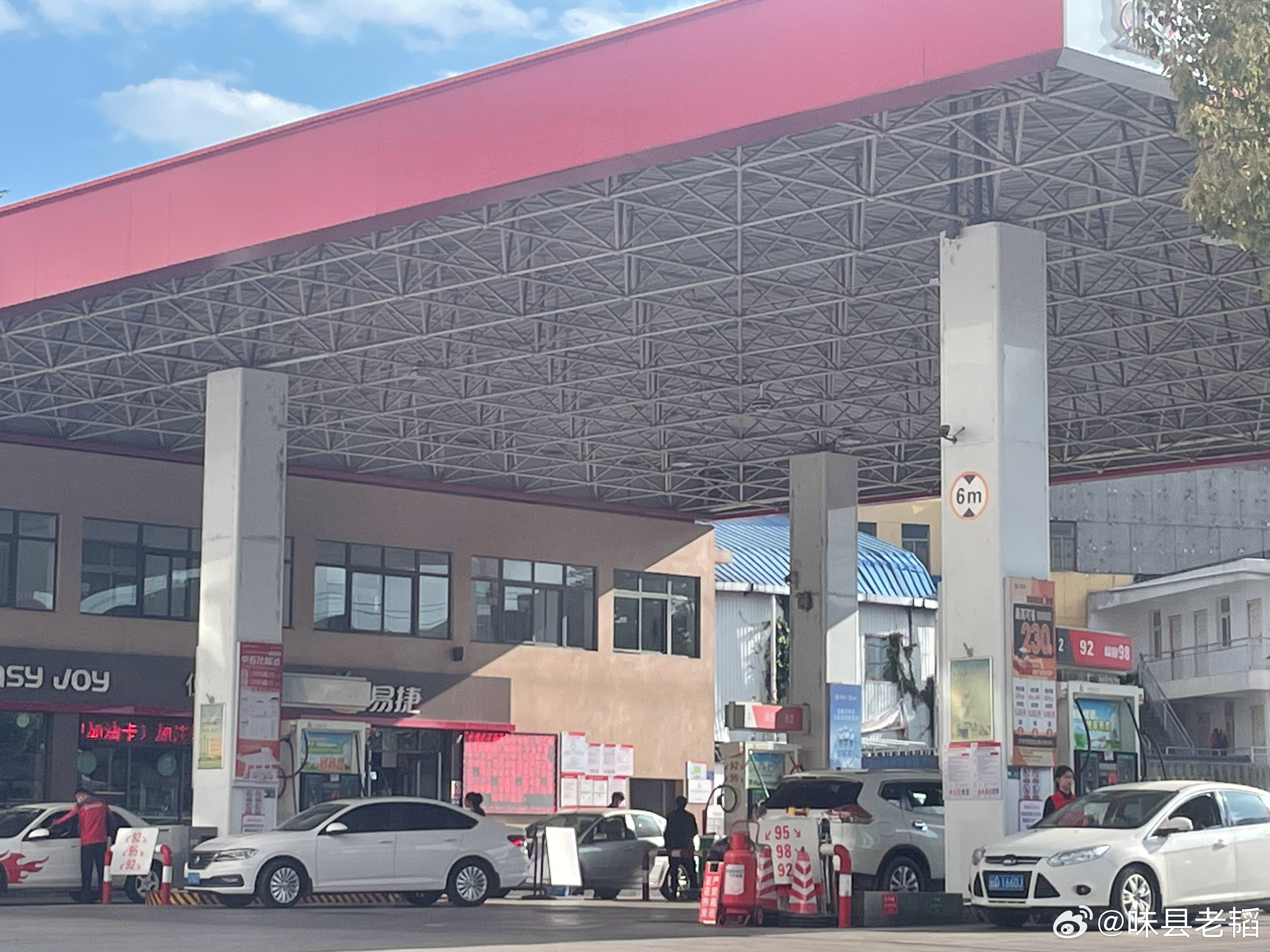 神仙打架，小鬼遭殃。亚马逊雨林一只蝴蝶扇动翅膀，可能引发得克萨斯州龙卷风。霍尔木