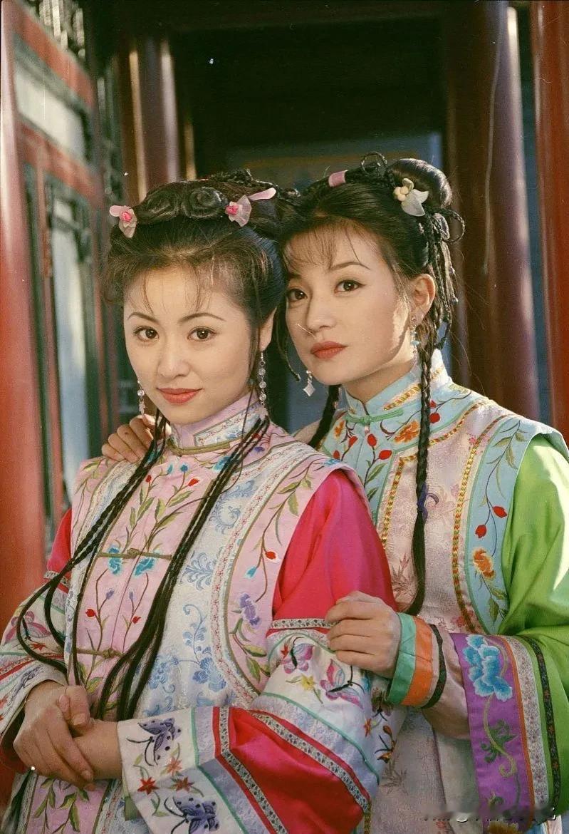 《还珠格格》：同样是才女，为什么紫薇知画爱炫技，晴儿却低调？