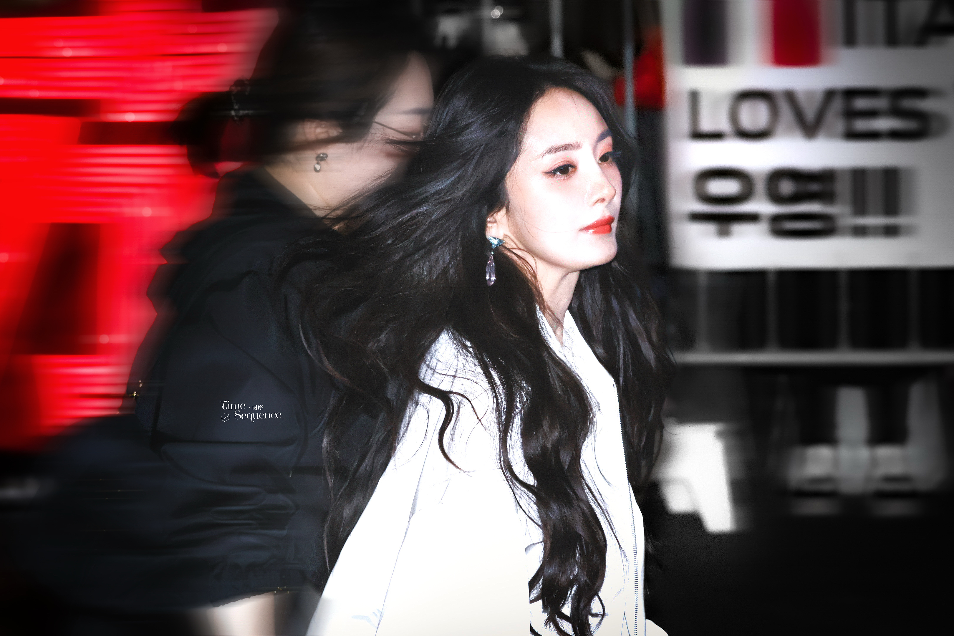 大半夜被美醒了