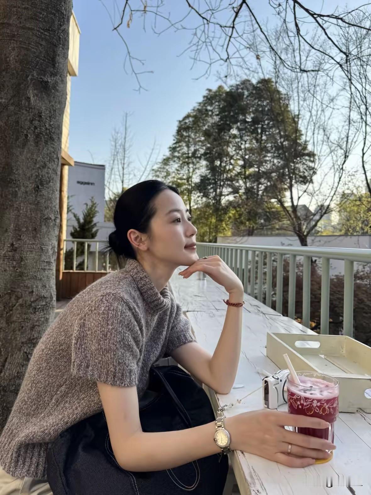 说一句感悟很深的人生感悟懂得感恩，会发现生活处处是美好。