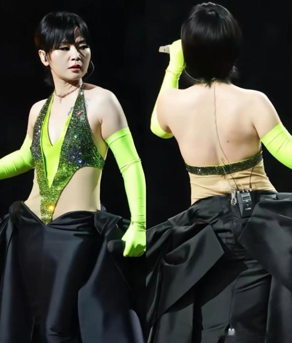 追了周笔畅快20年，我能完全接受她不结婚、不恋爱的生活选择。
这些年她按自己的节