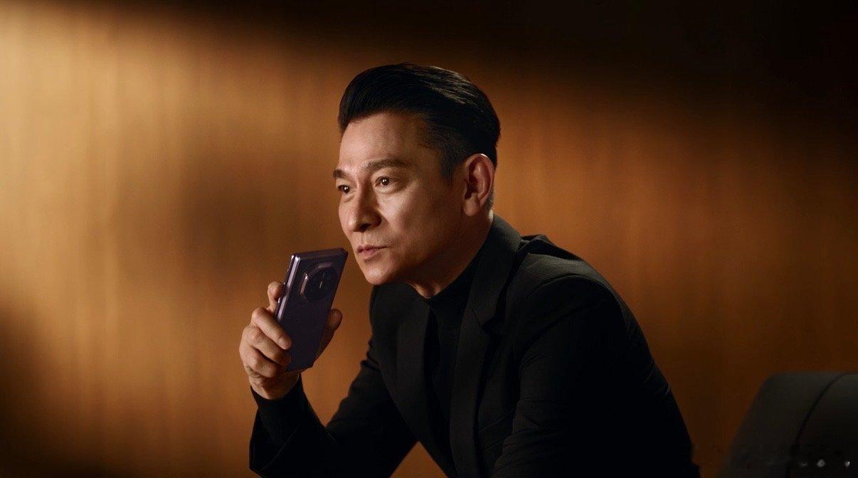 刘德华问网友想听什么刘德华将出席华为发布会非凡大师倡导突破自我，刘德华数十年职业