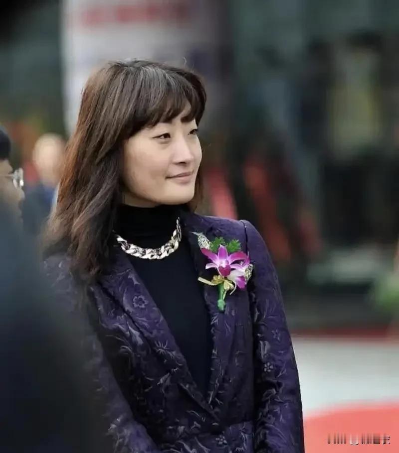 算是清楚了，原来宗老去世前有亲笔安排，授权宗馥莉安排这个信托，结果馥莉没有按宗老