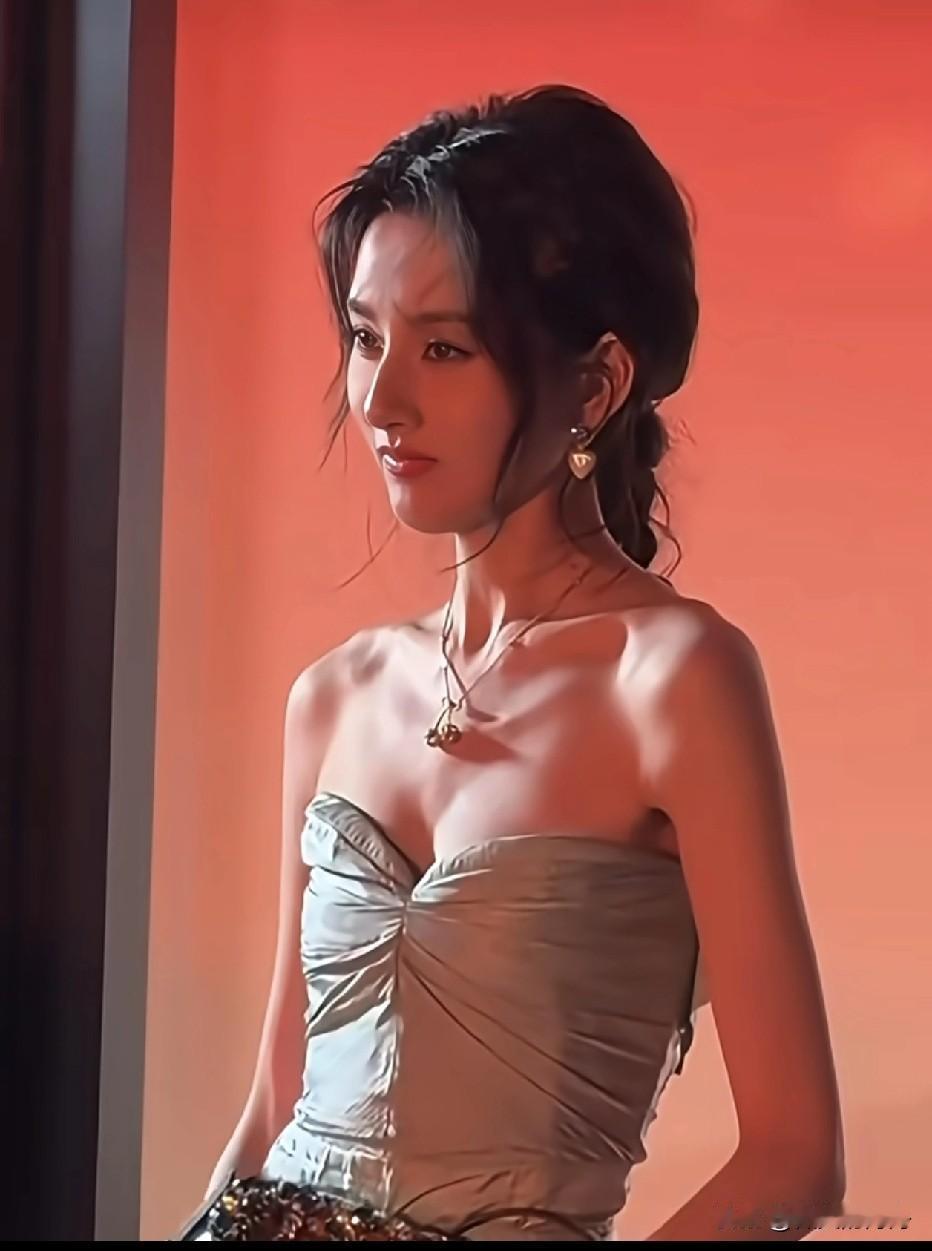 内娱的审美真得要改改了，宋祖儿这“皮包骨”身材在现实老百姓的眼里，没有一个人会觉