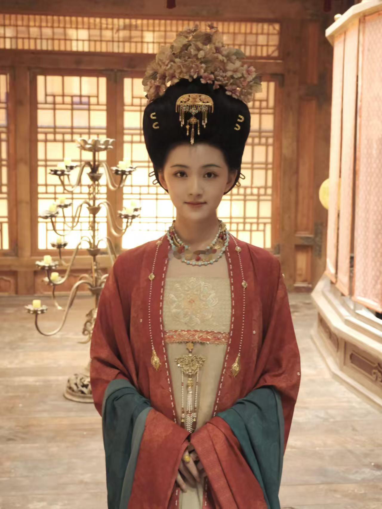 王奕婷太平年 导演真的是太会选人了吧，很喜欢这一次的《太平年》王奕婷出演的周女英