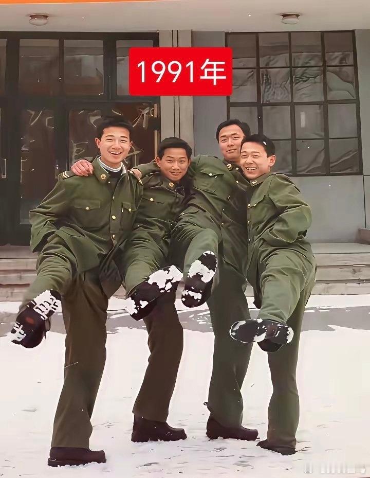 男人的花期都好短啊，才过了25年就认不出来了。 