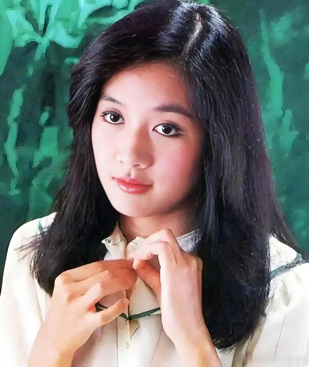 成龙 私生子琼女郎吕秀菱和成龙有私生子？你还真别说，鼻子还是有点像的，只是不知真