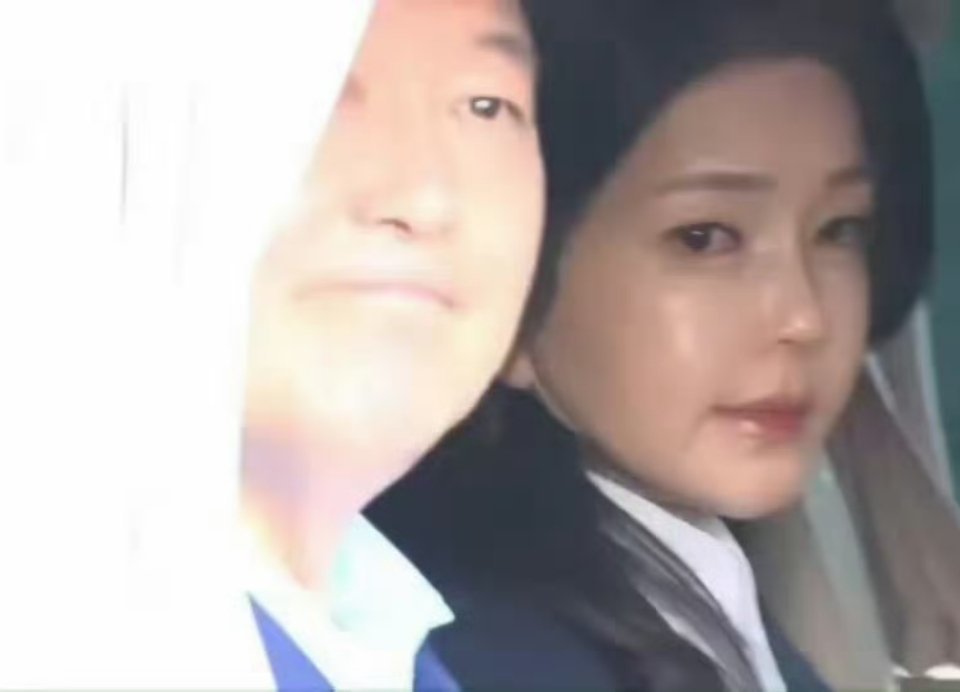 事实证明，整容手术真不能做太多了，不仅伤自己，还伤身边人 ​ ​​​