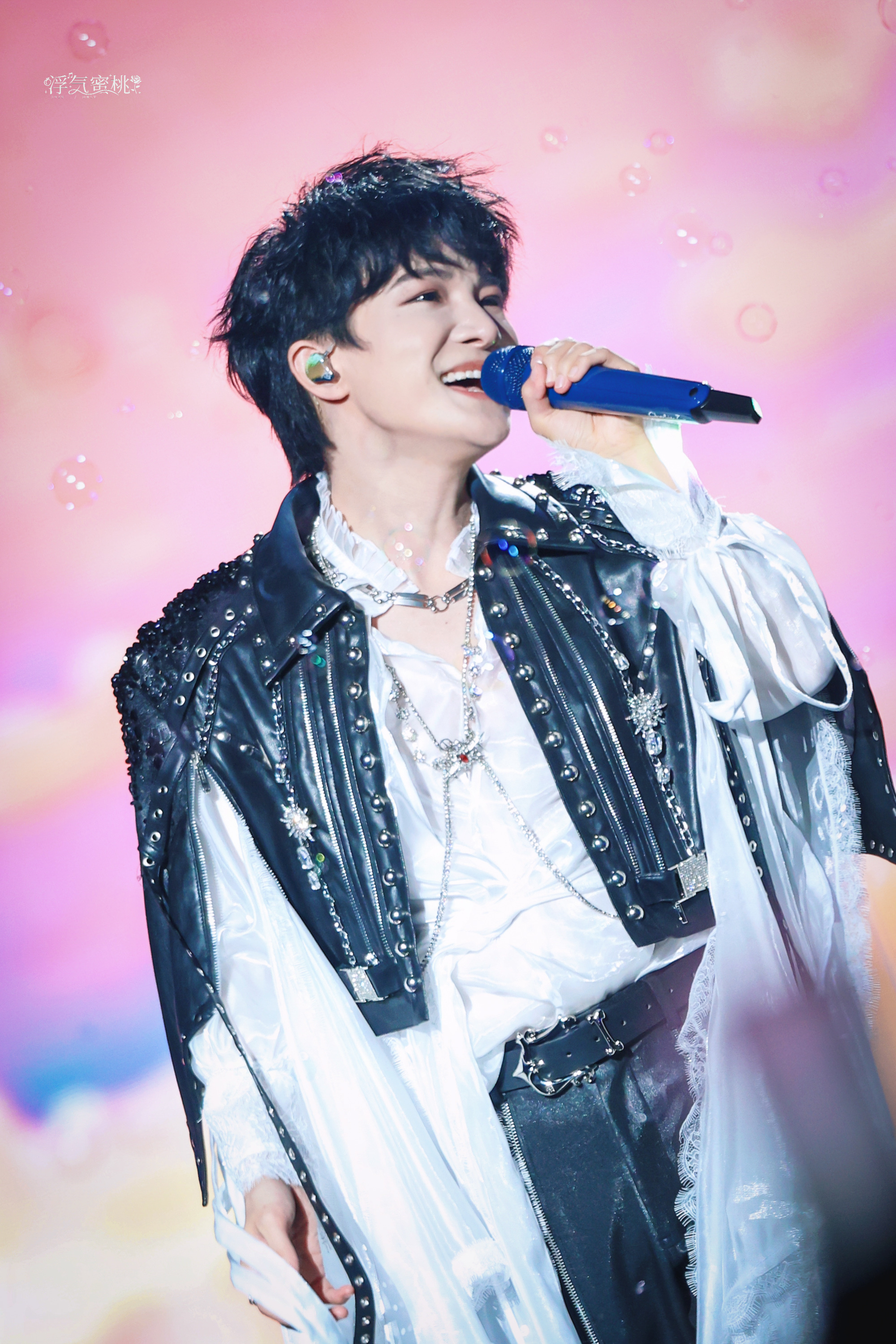 周深[超话]  甜蜜就从全世界涌来🫧💕📷 20260905 湖州泰嗨音乐节