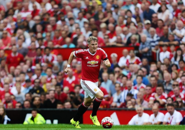 小猪为即将参加英超揭幕战的曼联助威：祝你们新赛季好运！加油8月16日讯 施魏因斯