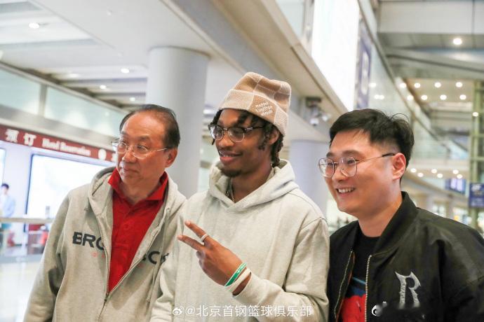 北京男篮签约阿隆德斯威廉姆斯 :在关键的季后赛阶段即将到来之际，北京首钢大家庭迎
