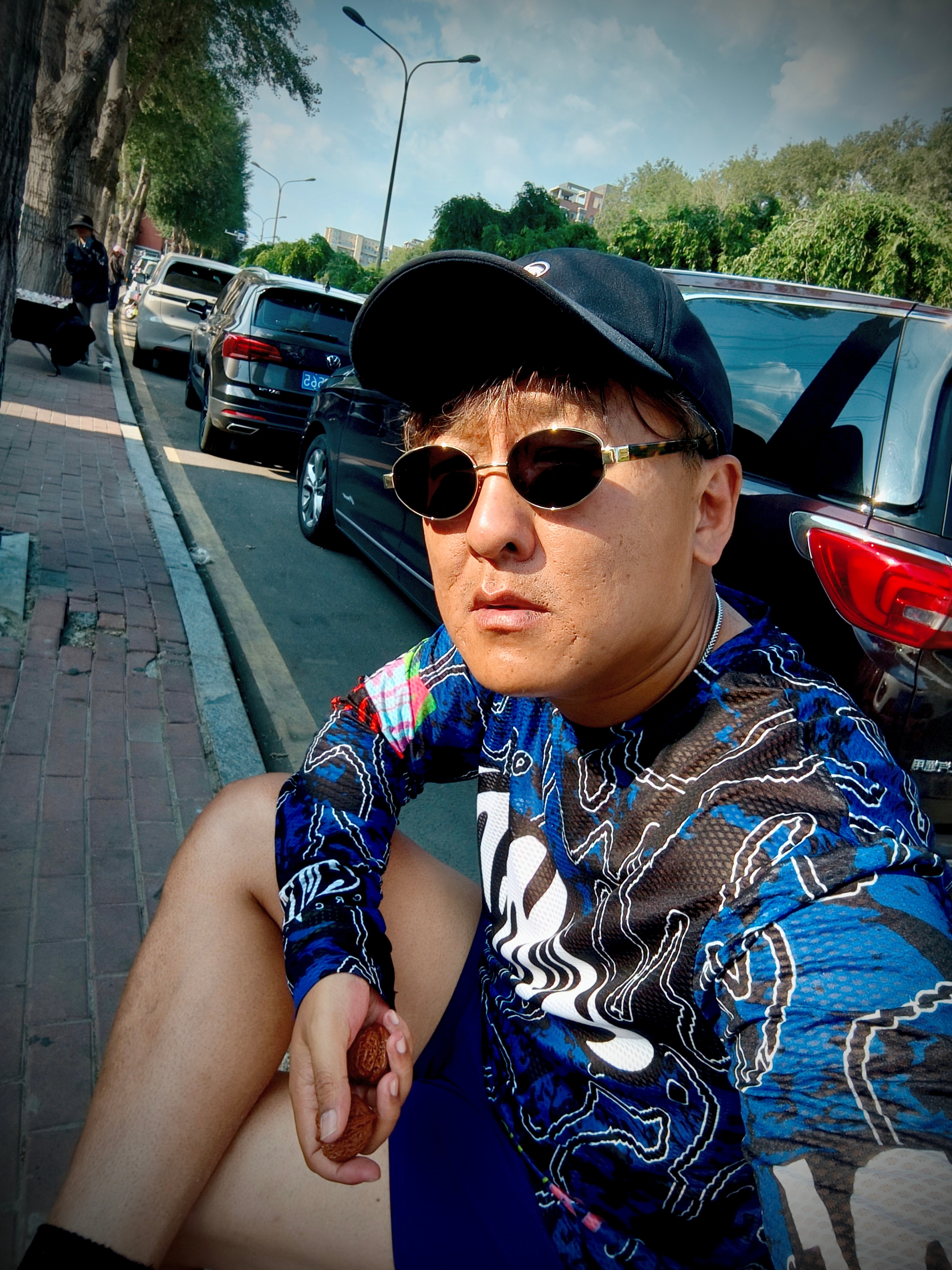 好不开车接个孩子啥的…也不知道能不能震住小伙子们