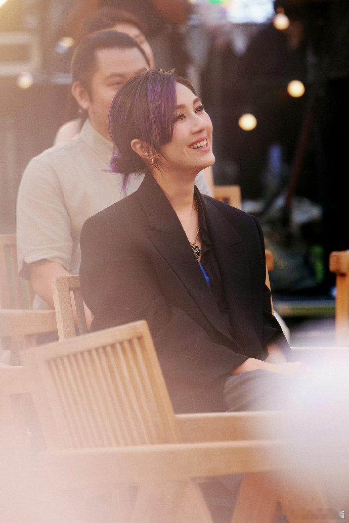 #杨千嬅来了# 在看到杨千嬅出来的那一刻很难不泪目，而且还演唱了唱了《勇》！谁懂