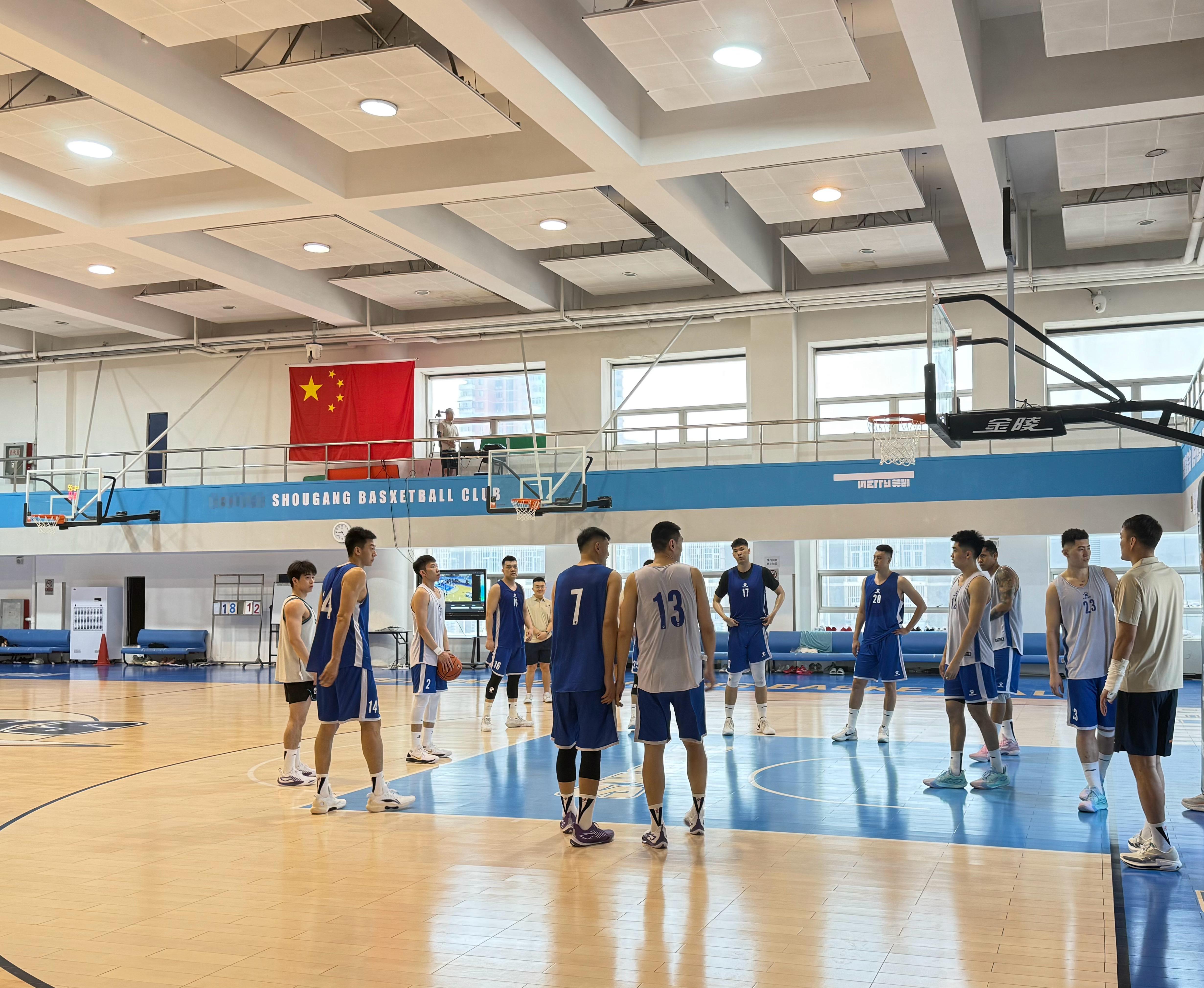 北京首钢[超话]北京男篮备战全运会北京男篮备战全运会训练，北京和北控两队合体[努