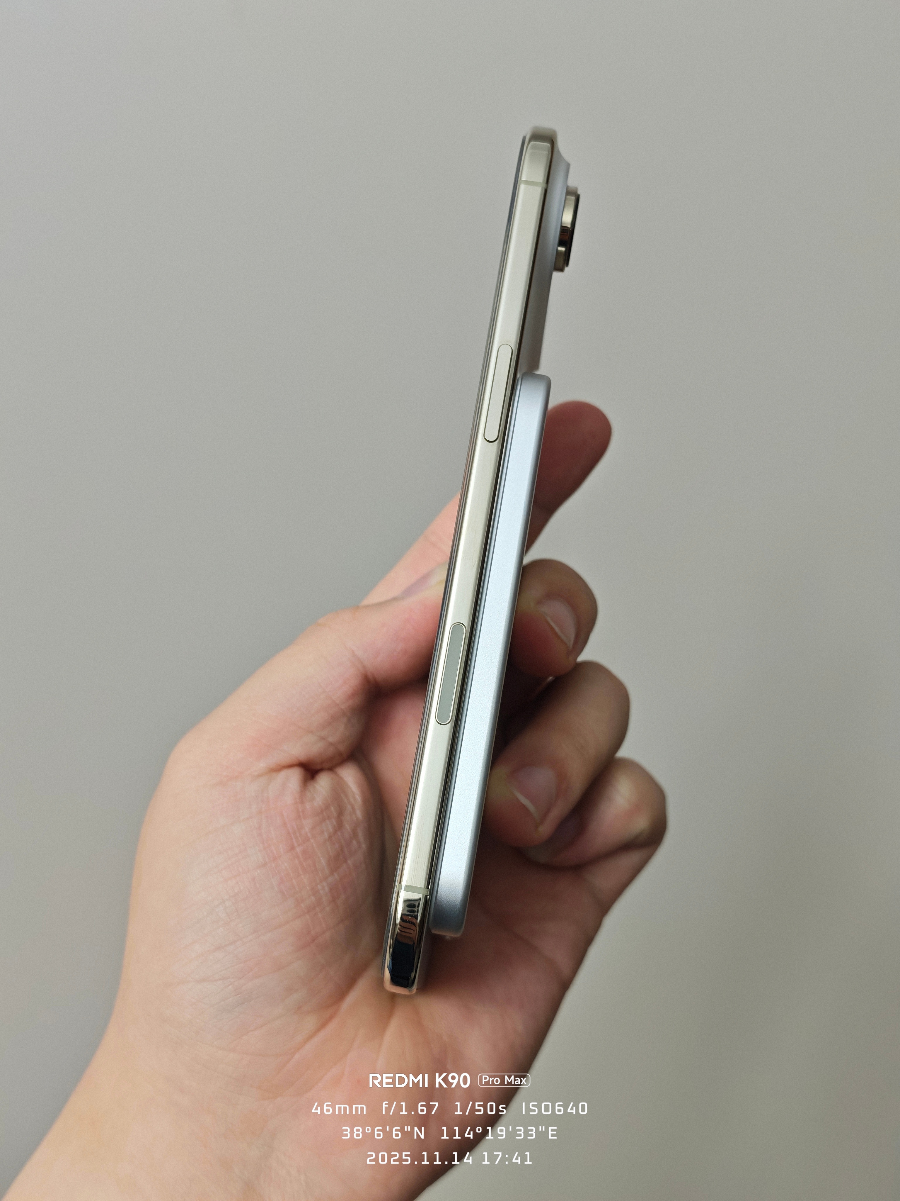 小米的金沙江充电宝搭配我的iPhone Air简直是完美，小米是不是提前知道苹果