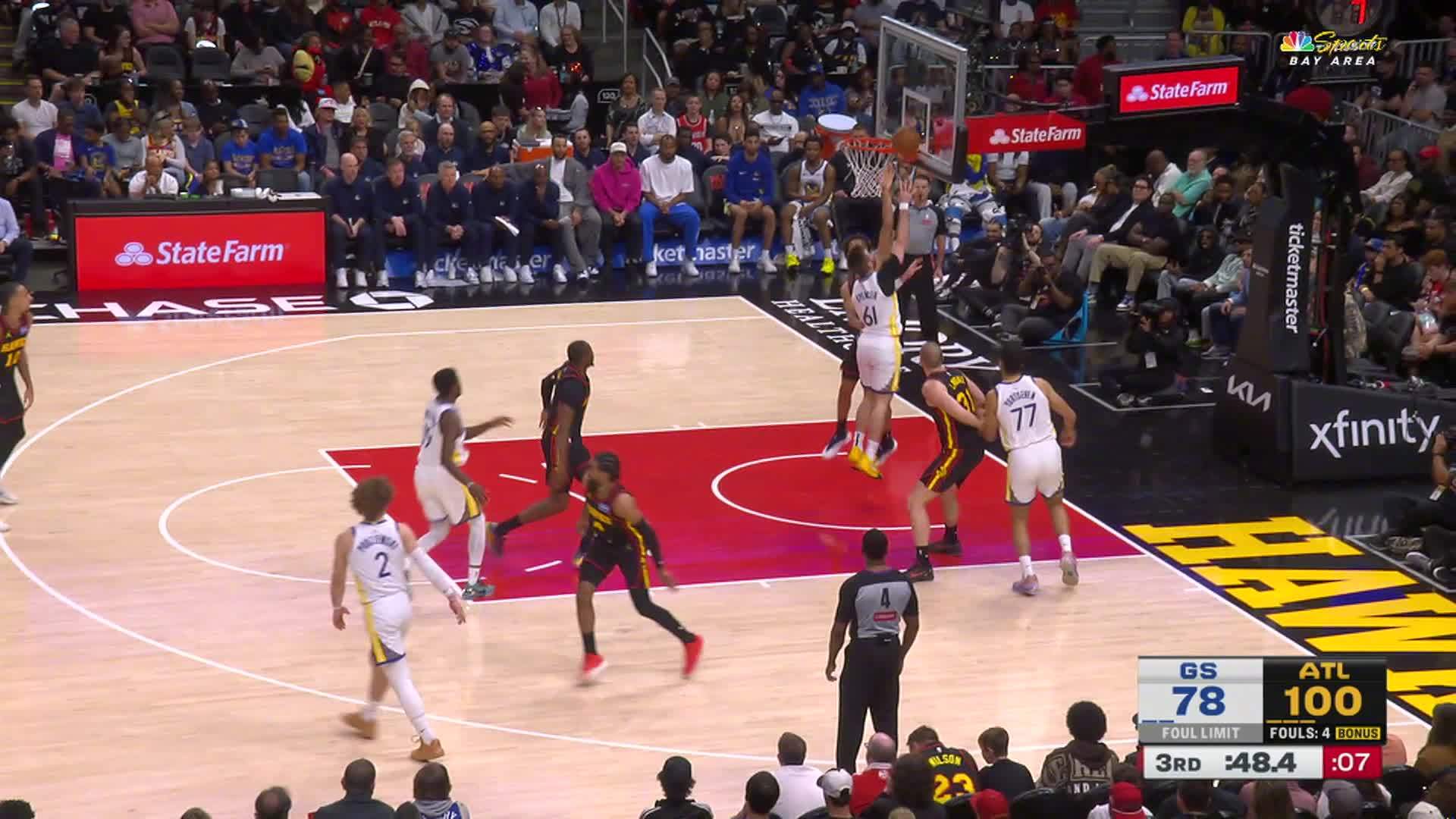 斯宾塞接威廉姆斯妙传，上篮打进🏀勇士81:100老鹰。勇士vs老鹰