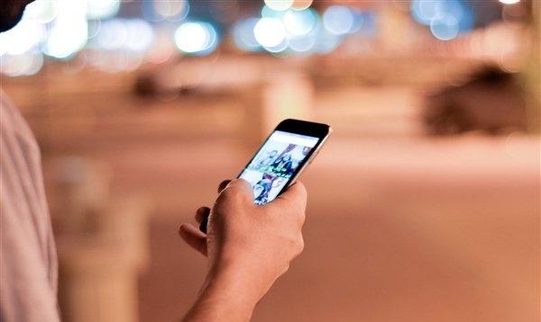 【偷车界卧龙凤雏！不会开当场问 AI，AI 劝都劝不住】武汉出了个奇葩小偷，偷车