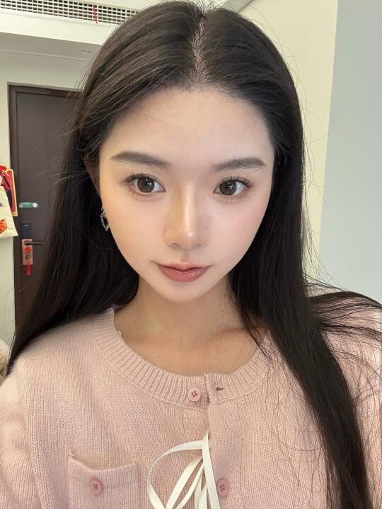 妆越淡人越美