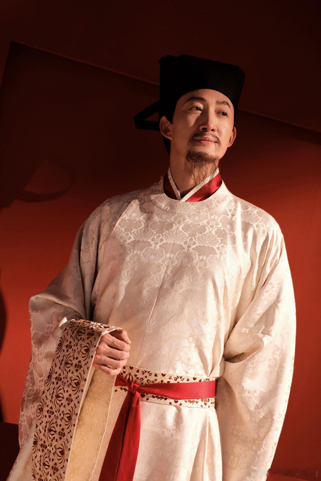 王阳古装新皮肤春晚 春晚舞台惊现王阳古装新形象，一袭古装加身，氛围感直接拉满，判