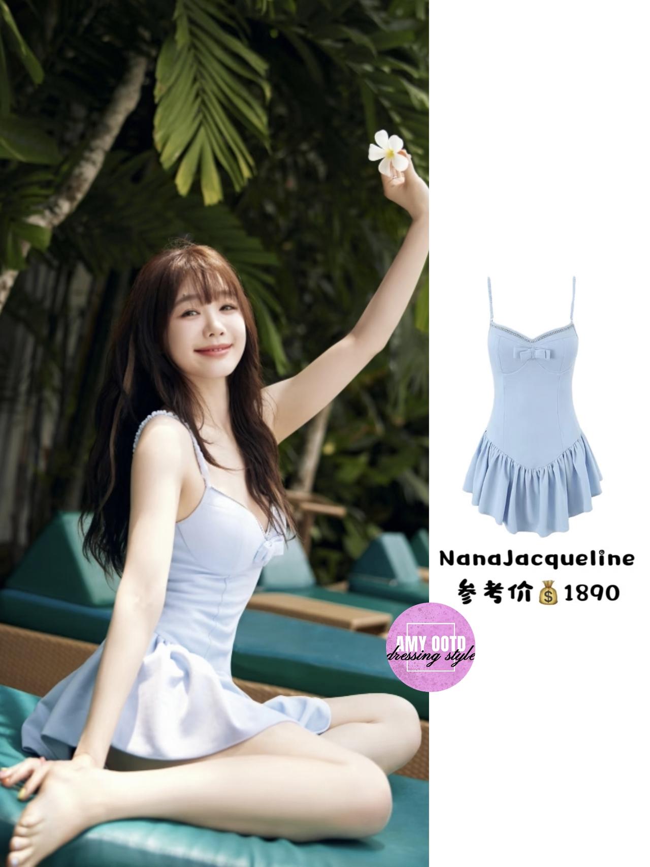 徐梦洁这身泳池路透造型太戳“清甜少女感”了！浅蓝吊带裙的灵动裙摆+蝴蝶结细节，又