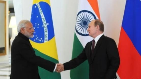 俄乌冲突 中，大俄凭什么能坚持这么久？大家都猜是中国或 伊朗 在背后撑腰，其实都