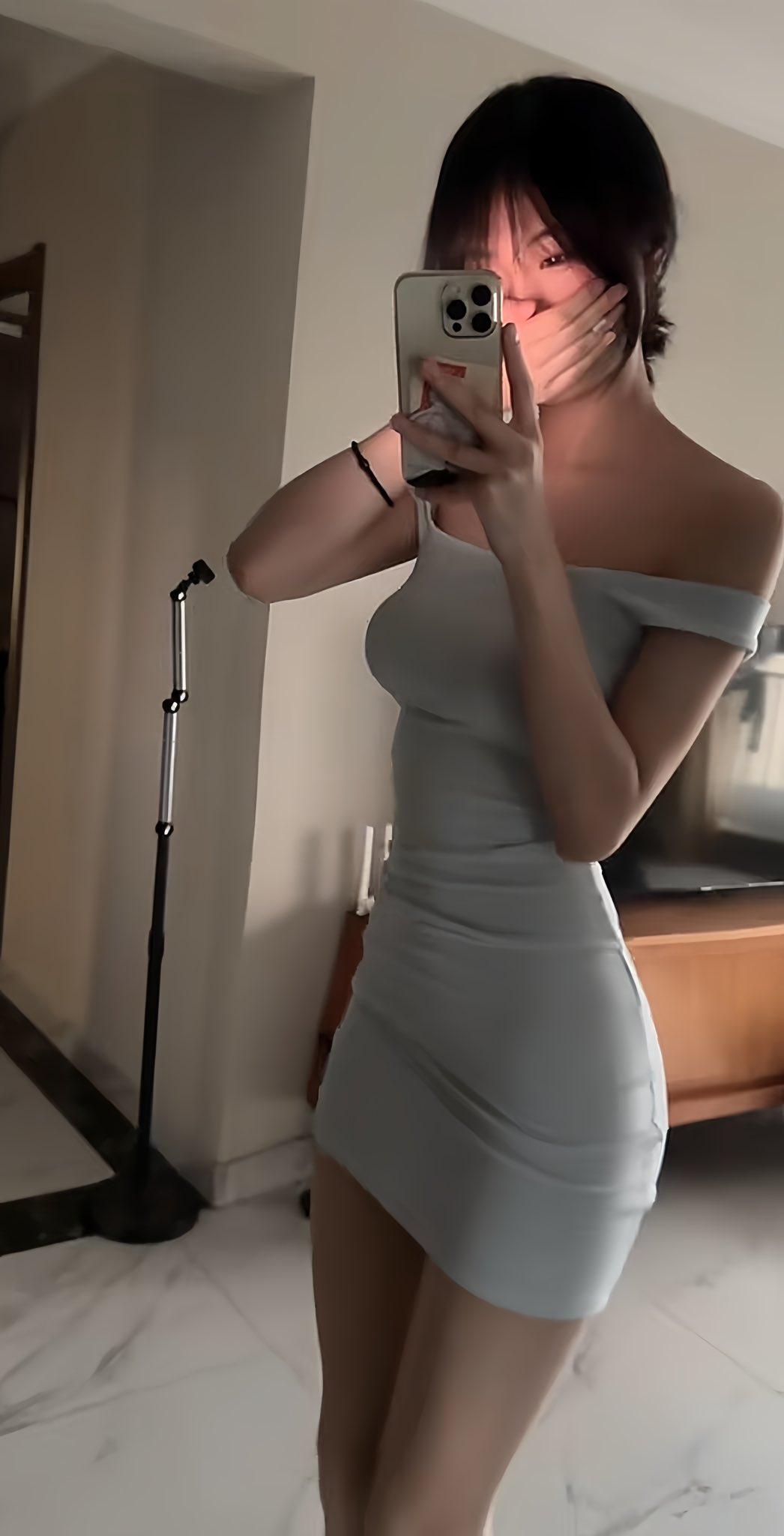 如今，大街小巷中紧身衣、瑜伽裤等塑形衣物十分流行。
它们能够极为完美地展现女性的