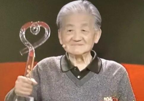 他的名字在过去60年里都是绝密，直到去年才公开！他就是我国第三代防空武器系统总指