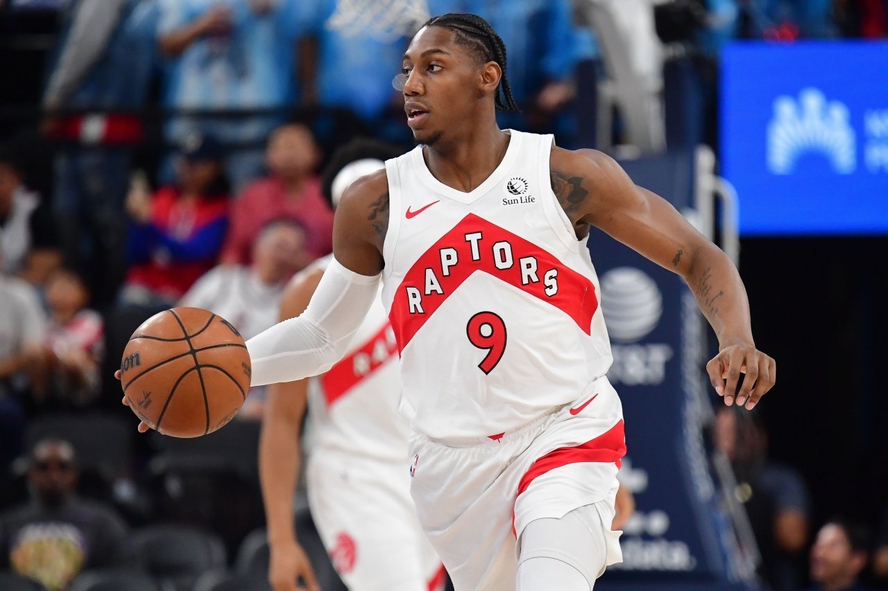 同样是内线优势VS锋线优势。但面对的锋线技术特点和体型不一样了。猛龙vs骑士