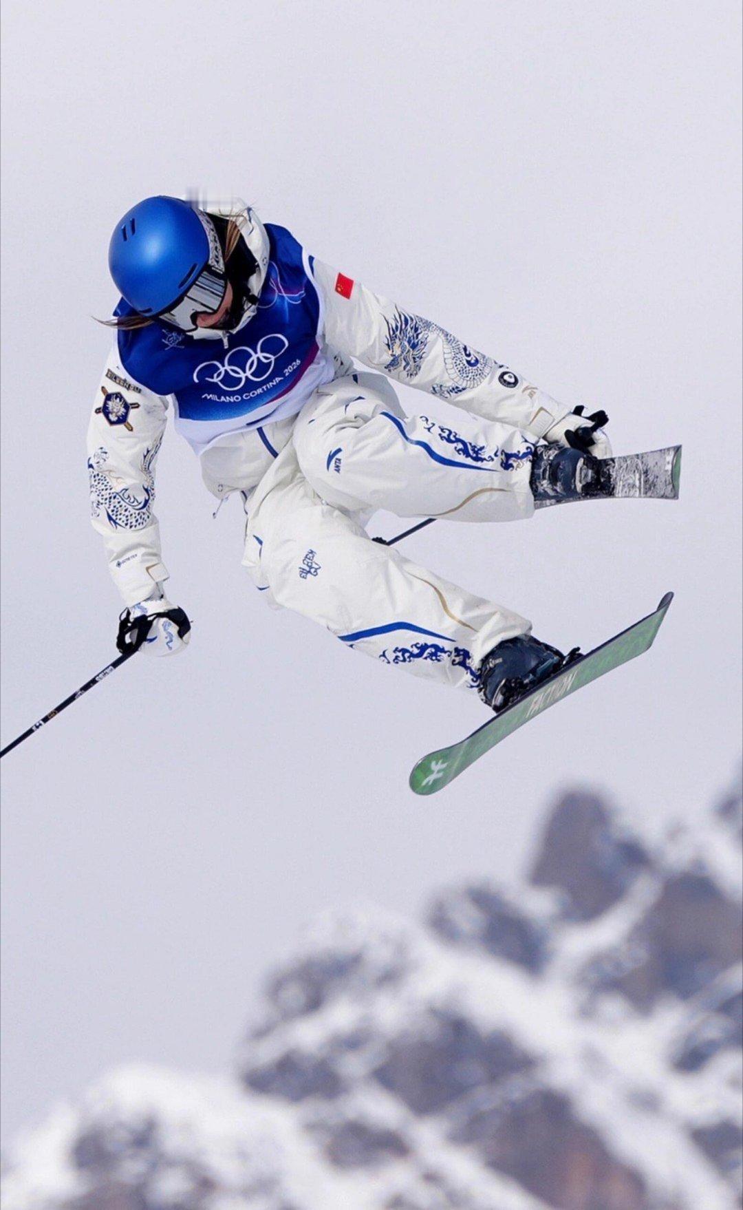 谷爱凌U池卫冕成功从失误到登顶，从逆境到卫冕，谷爱凌三滑上演完美逆袭。94.75